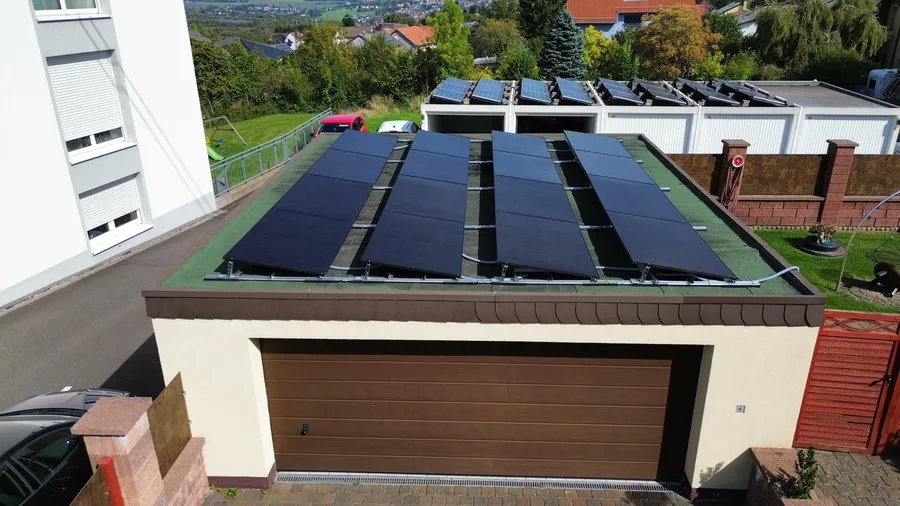 Solarpaneele auf einem Dach